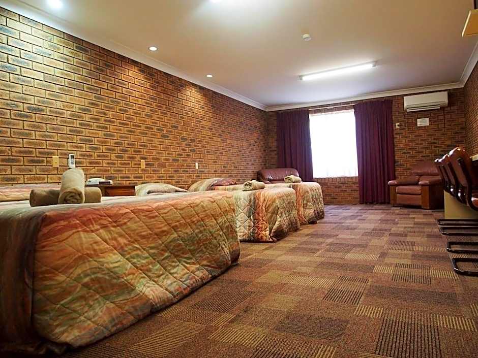 Cobar Town & Country Motor Inn