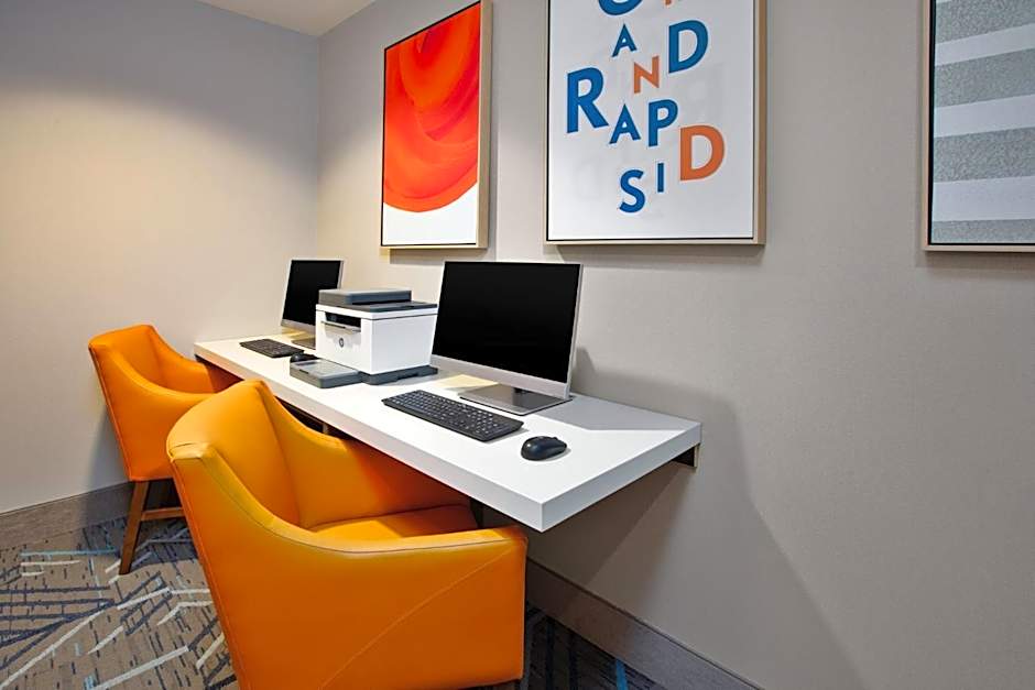 Holiday Inn Express Hotel & Suites Grand Rapids-North By IHG