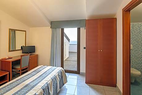 Deluxe Single Room with Sea View
