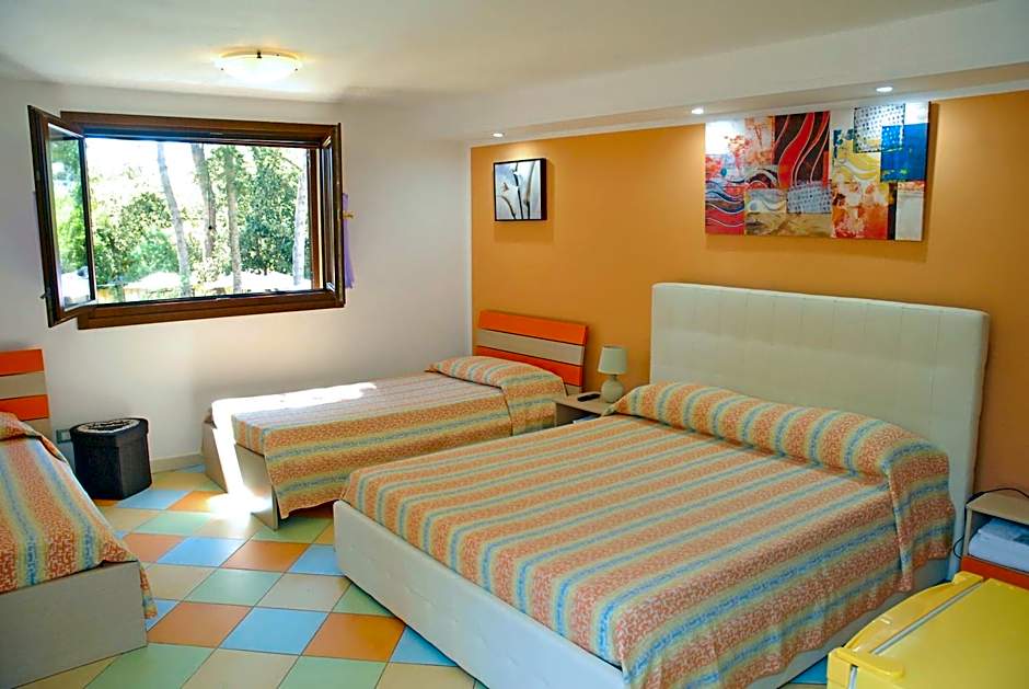 Foto 1 daripada 11 — Quadruple Room with Private Bathroom