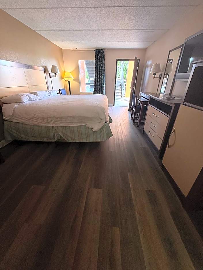 Camilla Inn & Suites