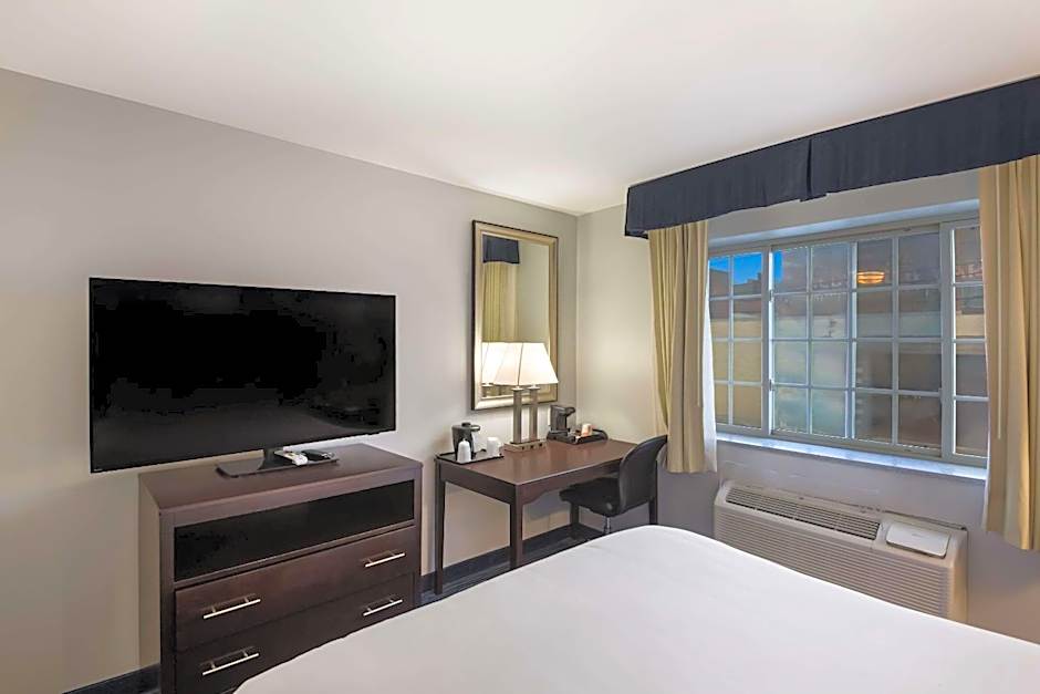 Clarion Pointe Syracuse Downtown