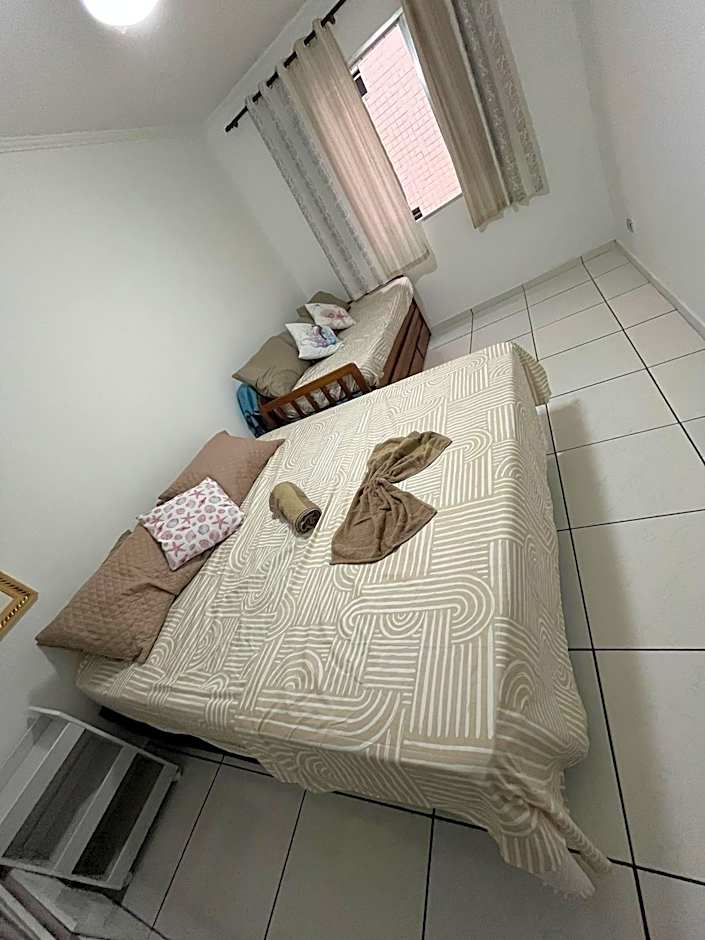 Pé na areia - 6 Hospedes Praia da Guilhermina- WI FI - Garagem- Quiosques e bares Supermercados ao lado