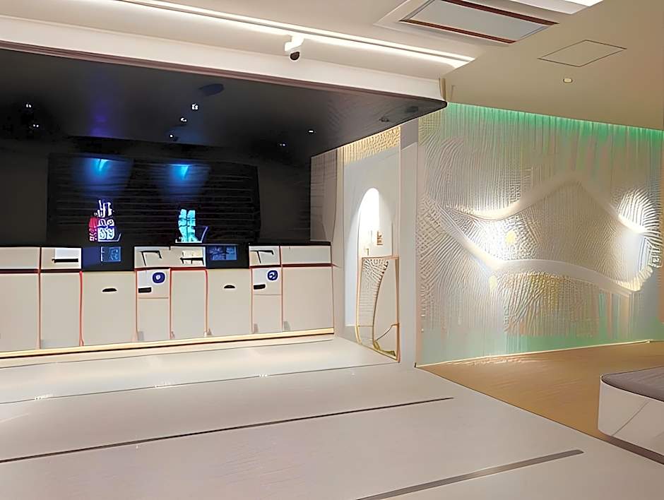 Henn na Hotel Komatsu Ekimae