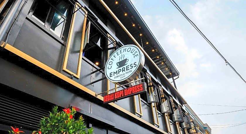 SANS Hotel Empress Simpang Lima