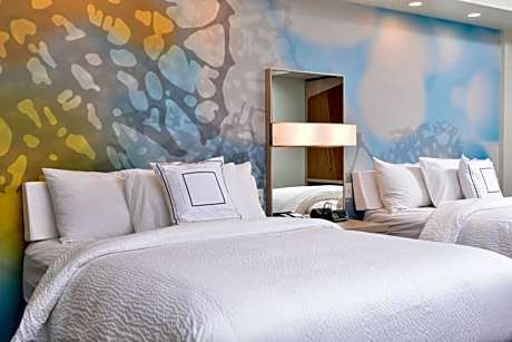 Queen Room with Two Queen Beds and Adapted Tub - Mobility and Hearing Accessible