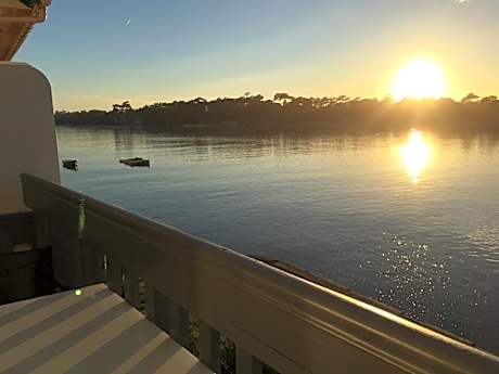 Suite with Balcony and Lake View