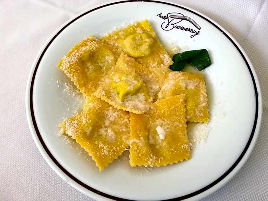 Hotel Boomerang - Check-in & Meals in front at hotel Sporting