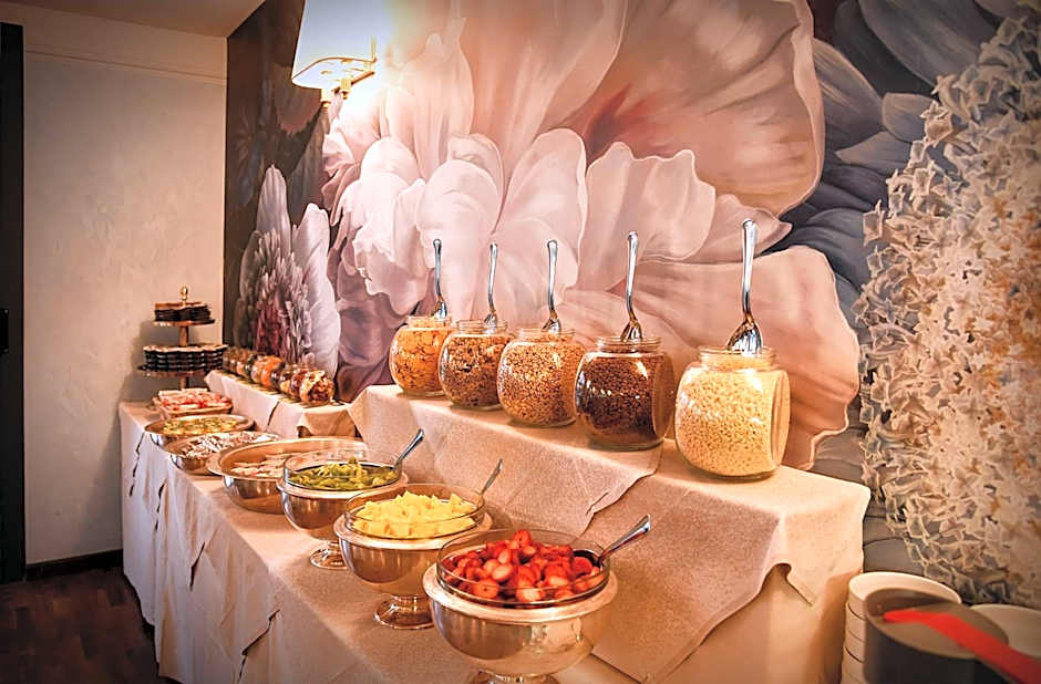 Admiral Hotel Villa Erme