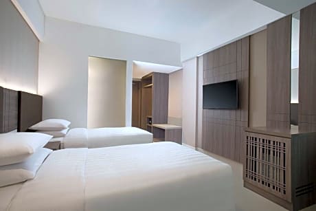 Room, 2 Twin Beds, City View