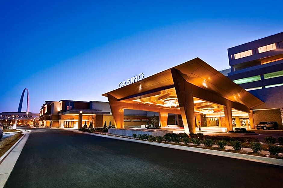 HoteLumiere at the Arch - A Caesars Rewards Destination 