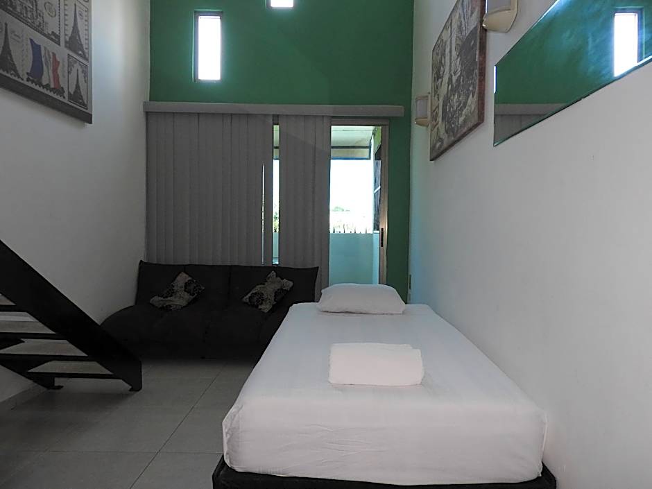 Easy Hotel