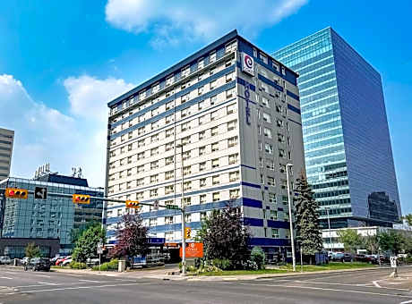 Coast Calgary Downtown Hotel & Suites by APA