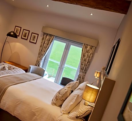 1 King Bed, Accessible