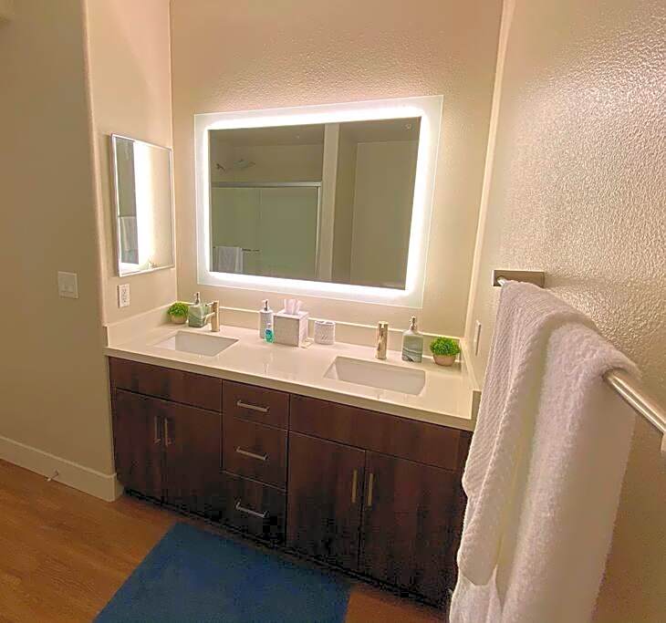 1 Bedroom XL Condo with King bed, Garden View, Parking Included