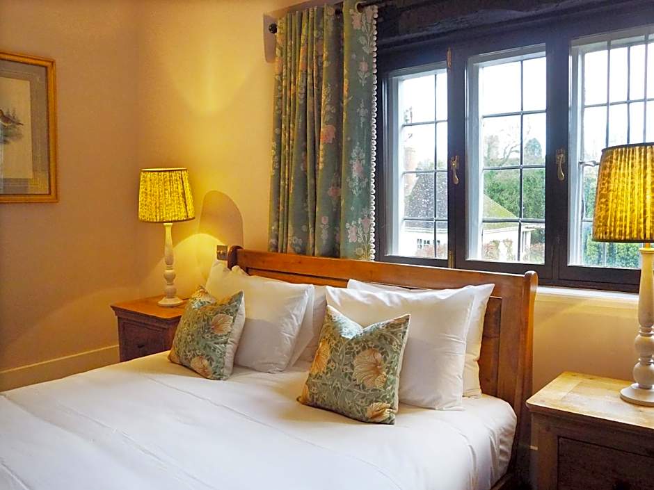 Bear and Ragged Staff