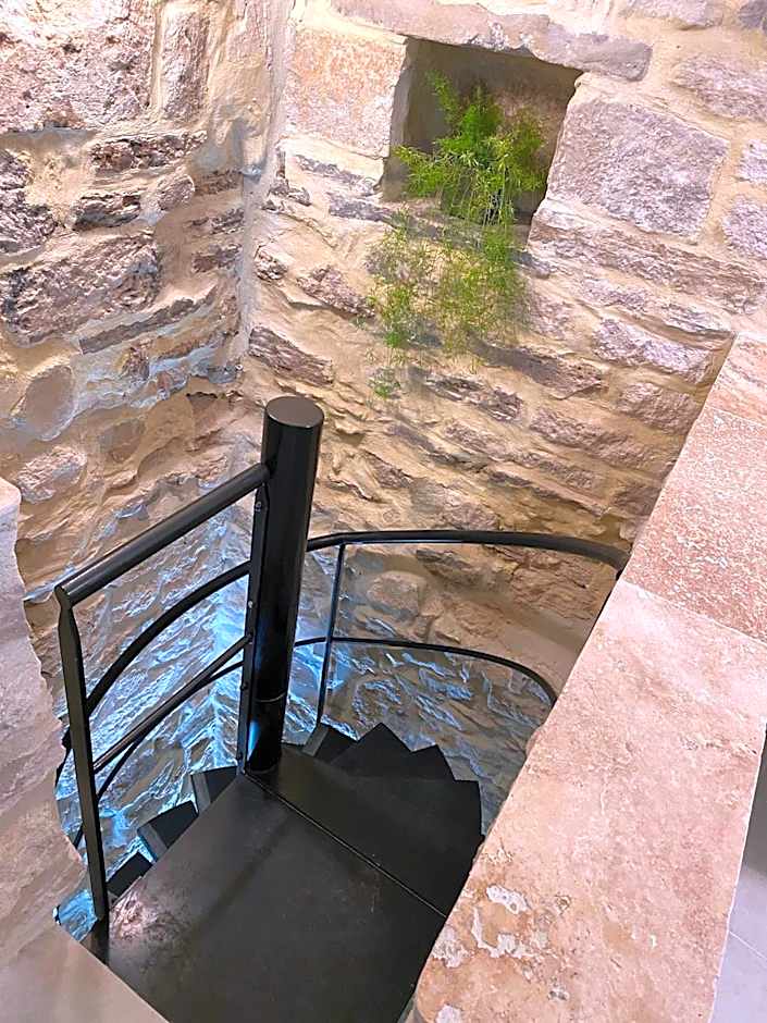 La Maison des Vendangeurs - TABLE D'HÔTES le soir du jeudi au dimanche- Jacuzzi - Balnéo SPA - ACCES PISCINE pour toutes les chambres sauf STUDIO COQUET- Piscine de mai à mi-octobre