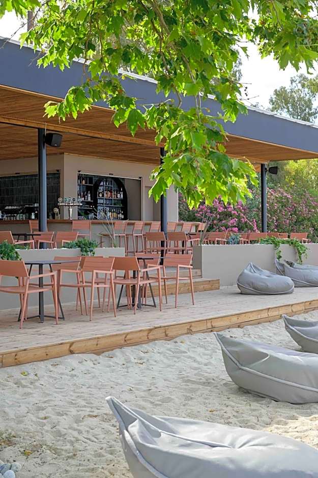 Akrathos Beach Hotel