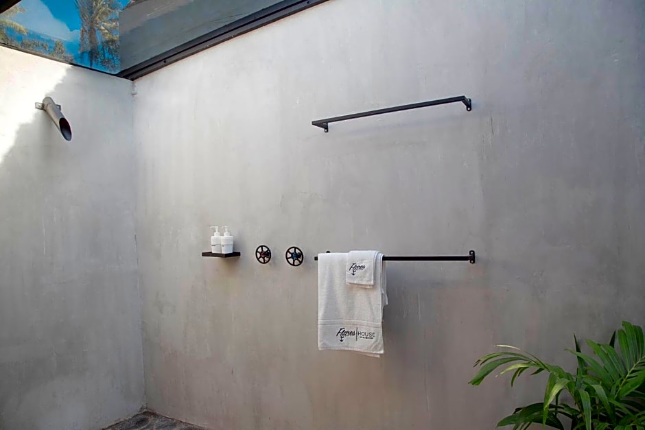 Flores Passport House