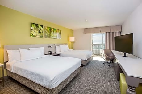 1 King Bed Room - Beachfront W/ Balcony
