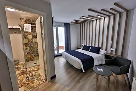 Double Room with Balcony and Street View