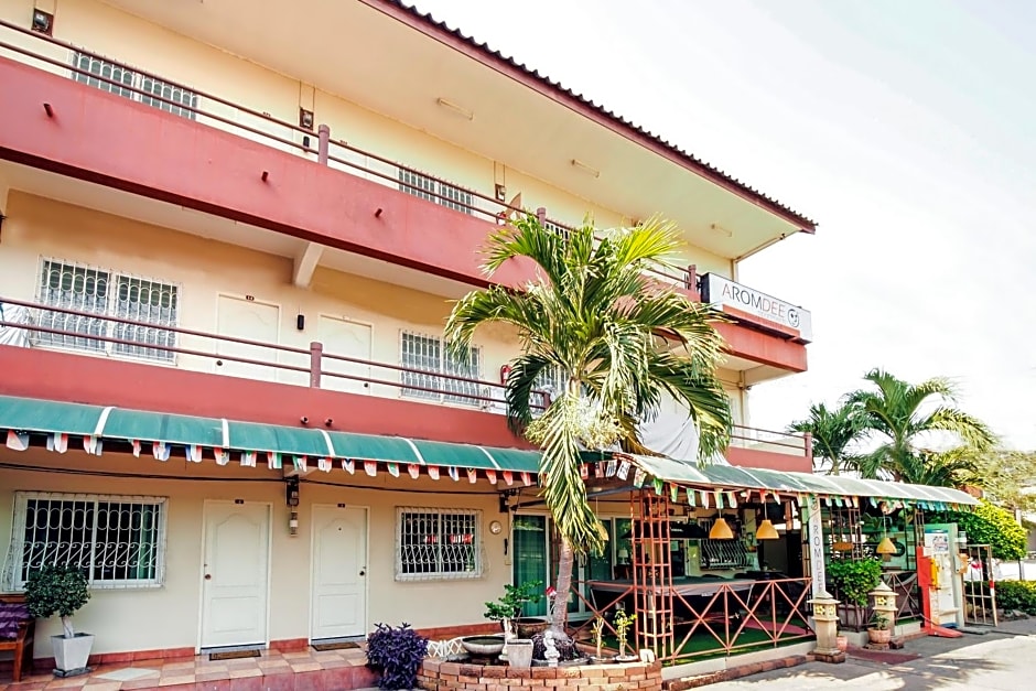 OYO 838 Aromdee Apartment