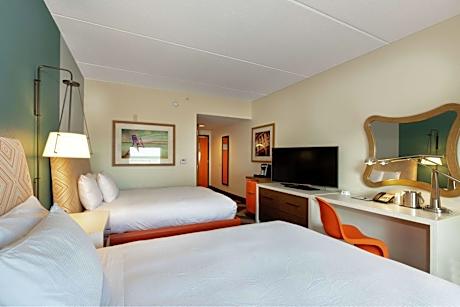 2 Queen Beds With Private Balcony