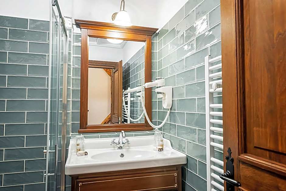 HOTEL BOUTIQUE CASA CHITIC -HOTEL AND RESTAURANT Str Johann Gott nr7