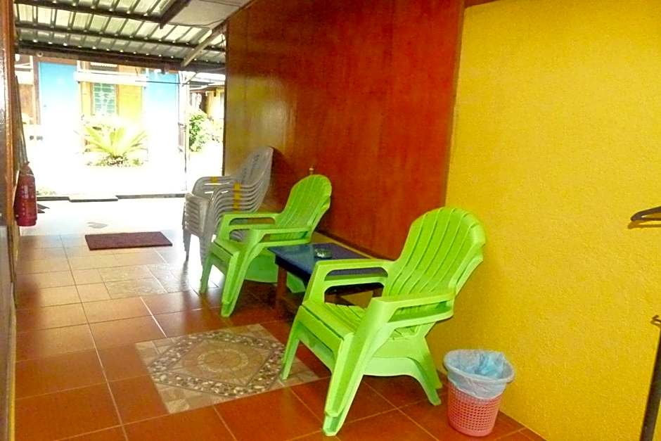 Cheers Garden Chalet