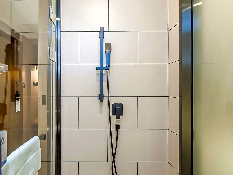 Boman Hotel Maoming High-speed ​​Railway Station South Aiqinghai Shopping Park