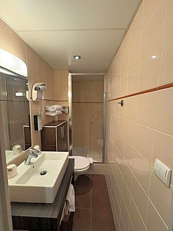 Standard Room - 2 Single Beds 1 Sofa Bed