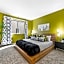 Beverly Hills Gem 1 BR Apt with Parking 218