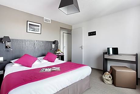 Two-Bedroom Apartment (6 Adults)