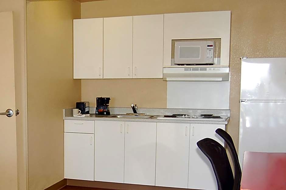 Extended Stay America Select Suites - Greensboro - Wendover Ave. - Big Tree Way