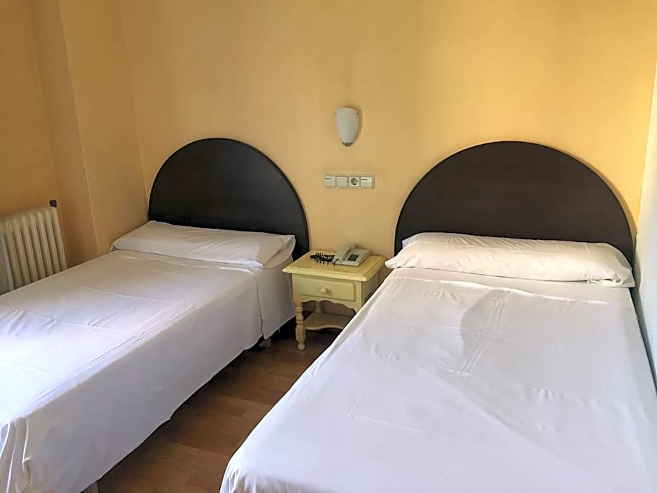 Photo 1 of 6 of 1 Double Bed or 2 Beds