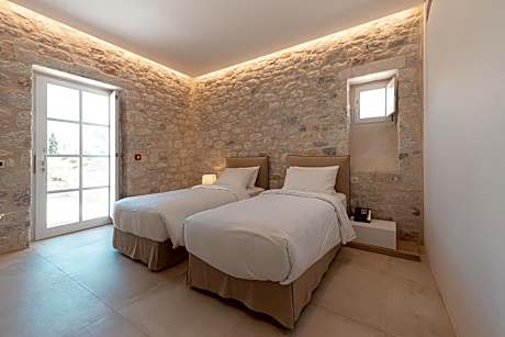 Deluxe Double Room with Side Sea View