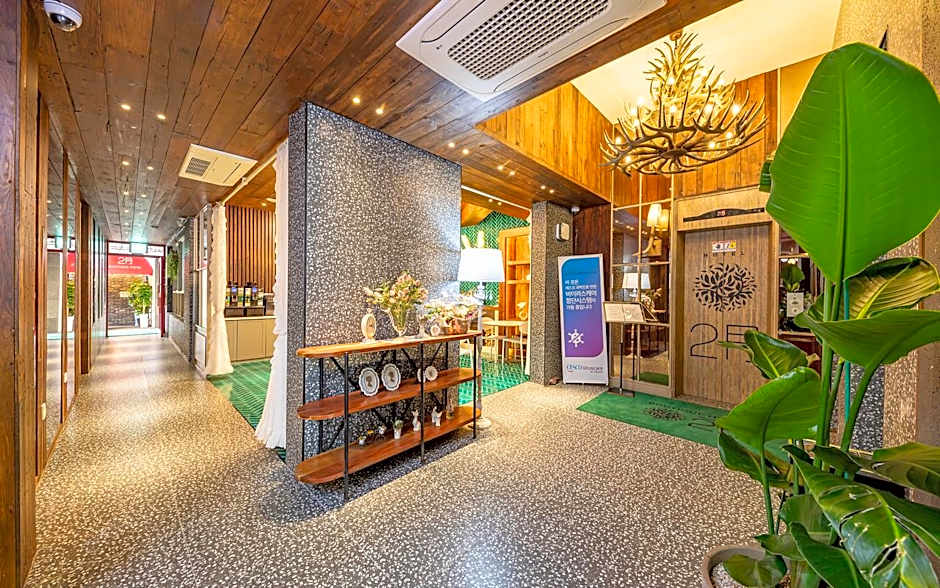 February Hotel SeongSeo