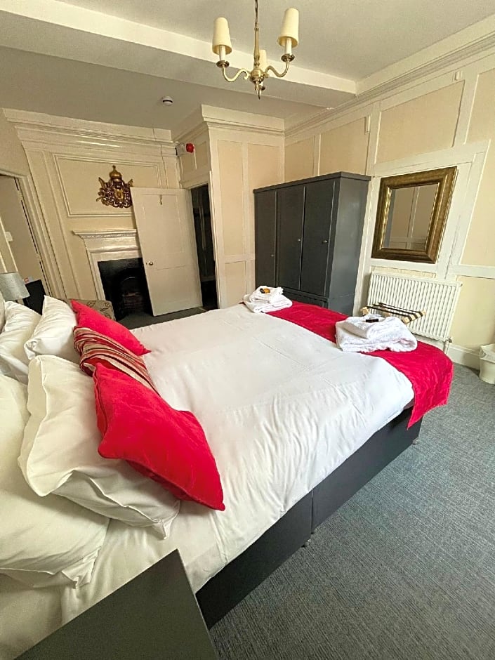 The Crown And Cushion