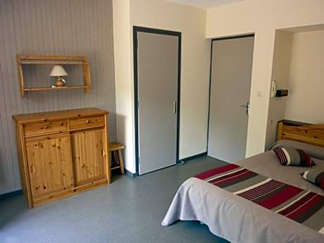 Studio-Classic-Ensuite with Bath-Street View