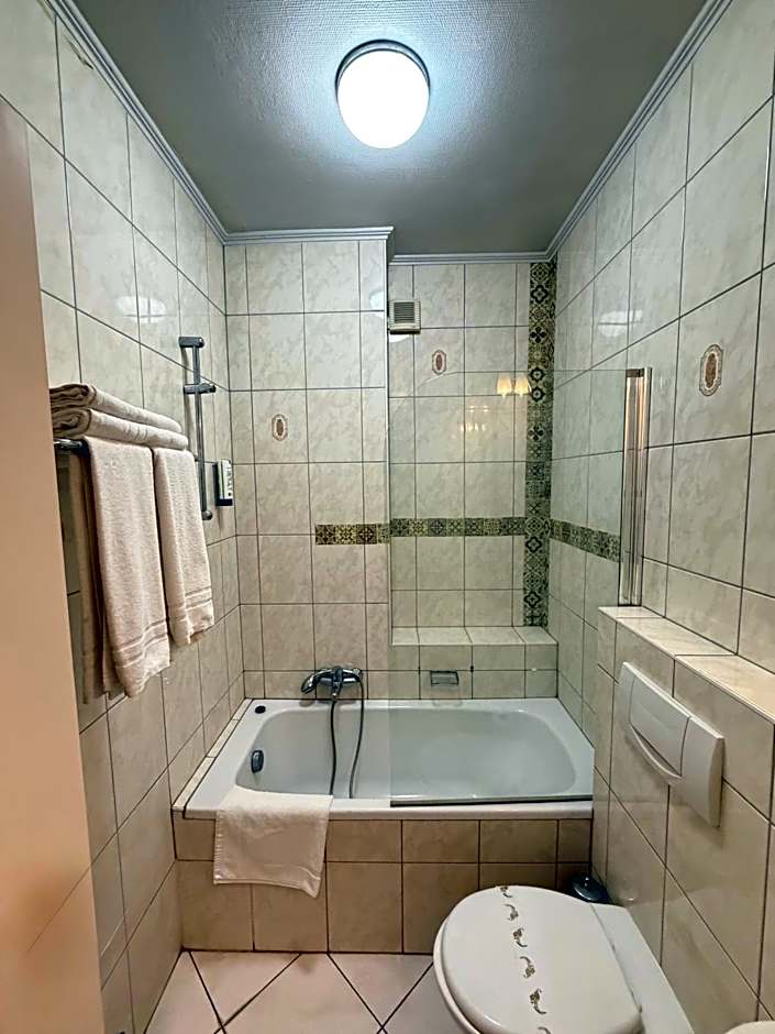Yasha Hotel