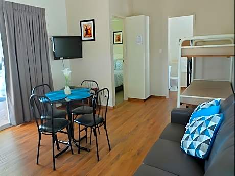 River View Queen Bed