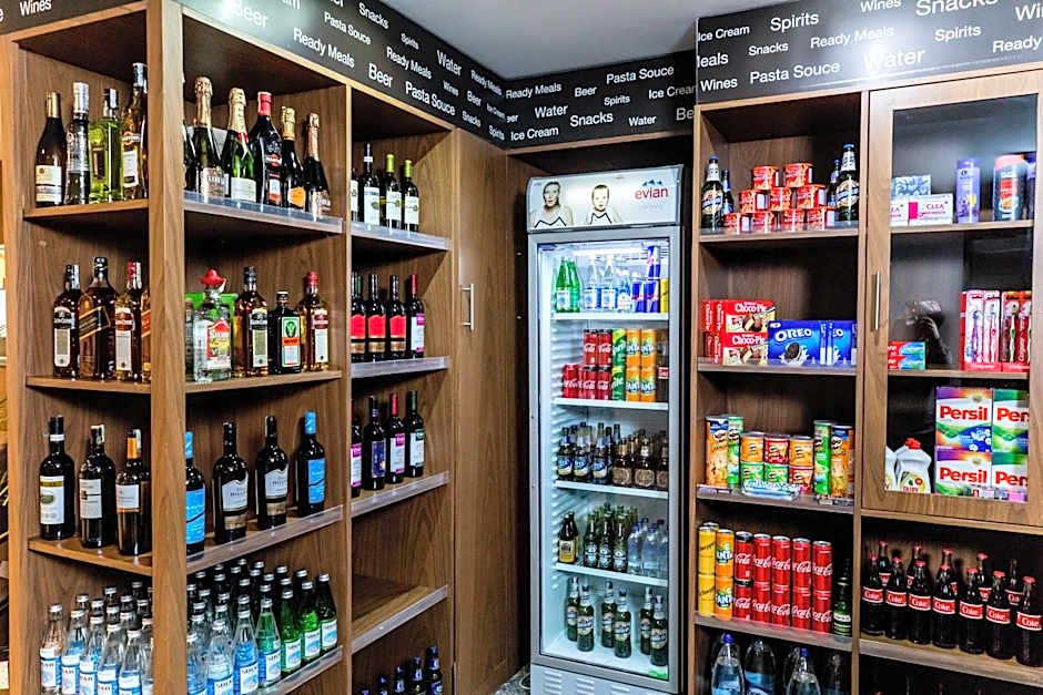 Parkside Hotel & Apartments