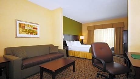 King Suite - Non-Smoking