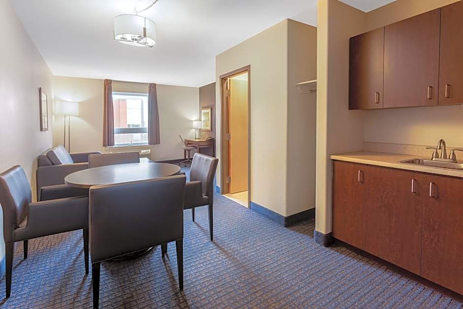 Super 8 by Wyndham Lachenaie/Terrebonne