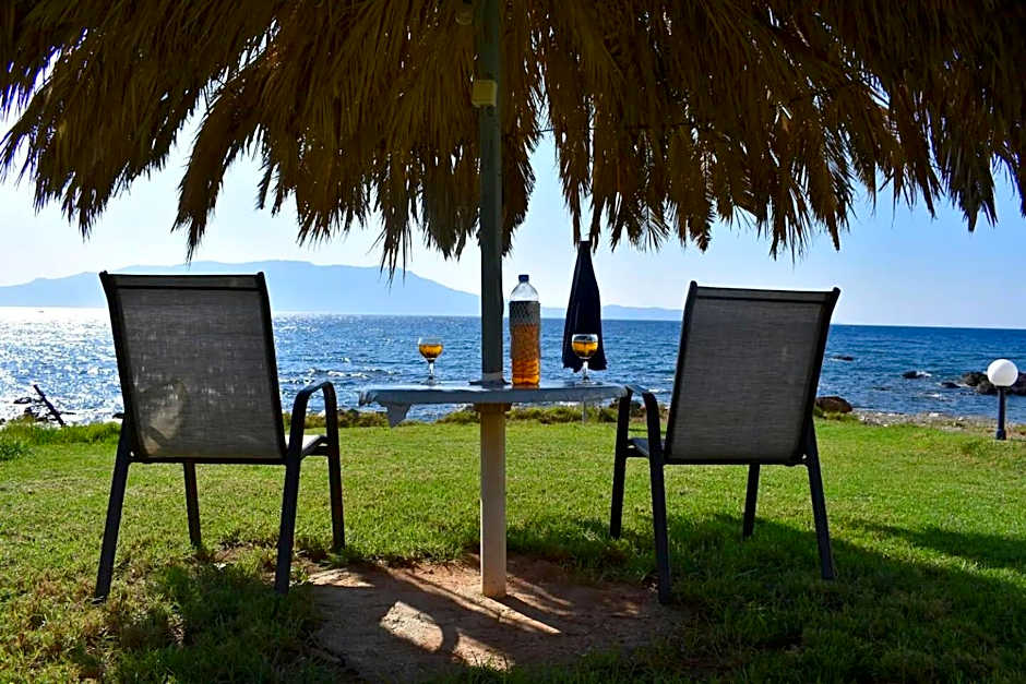 House just on the beach -included 2 canoe and 2 bicycles