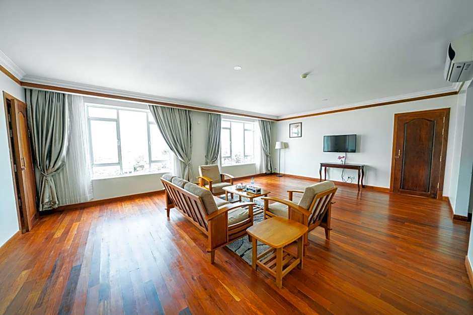 Pursat Riverside Hotel & Spa