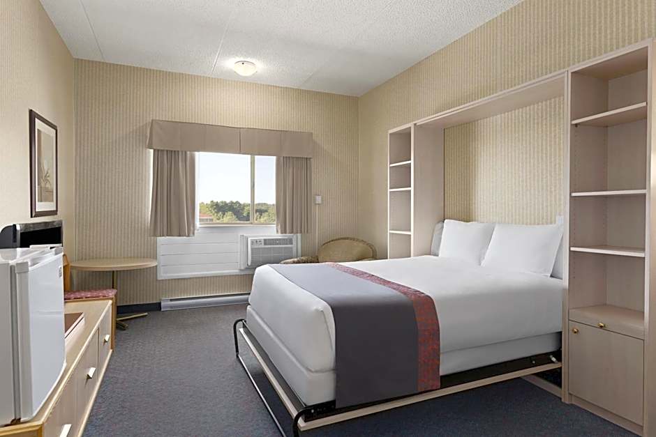 Days Inn & Conference Center by Wyndham Bridgewater