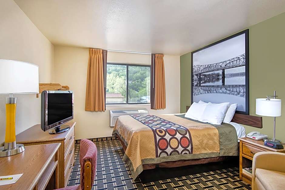 Super 8 by Wyndham Wheeling