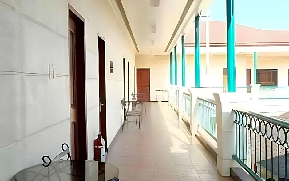 Dotties Place Hotel and Restaurant