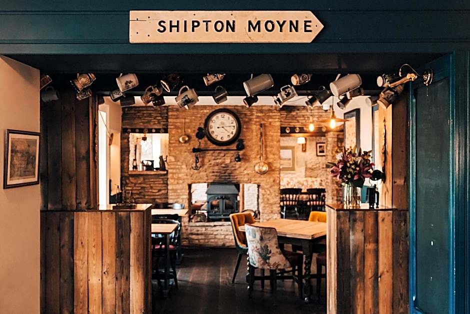 Cat and Custard Pot Inn